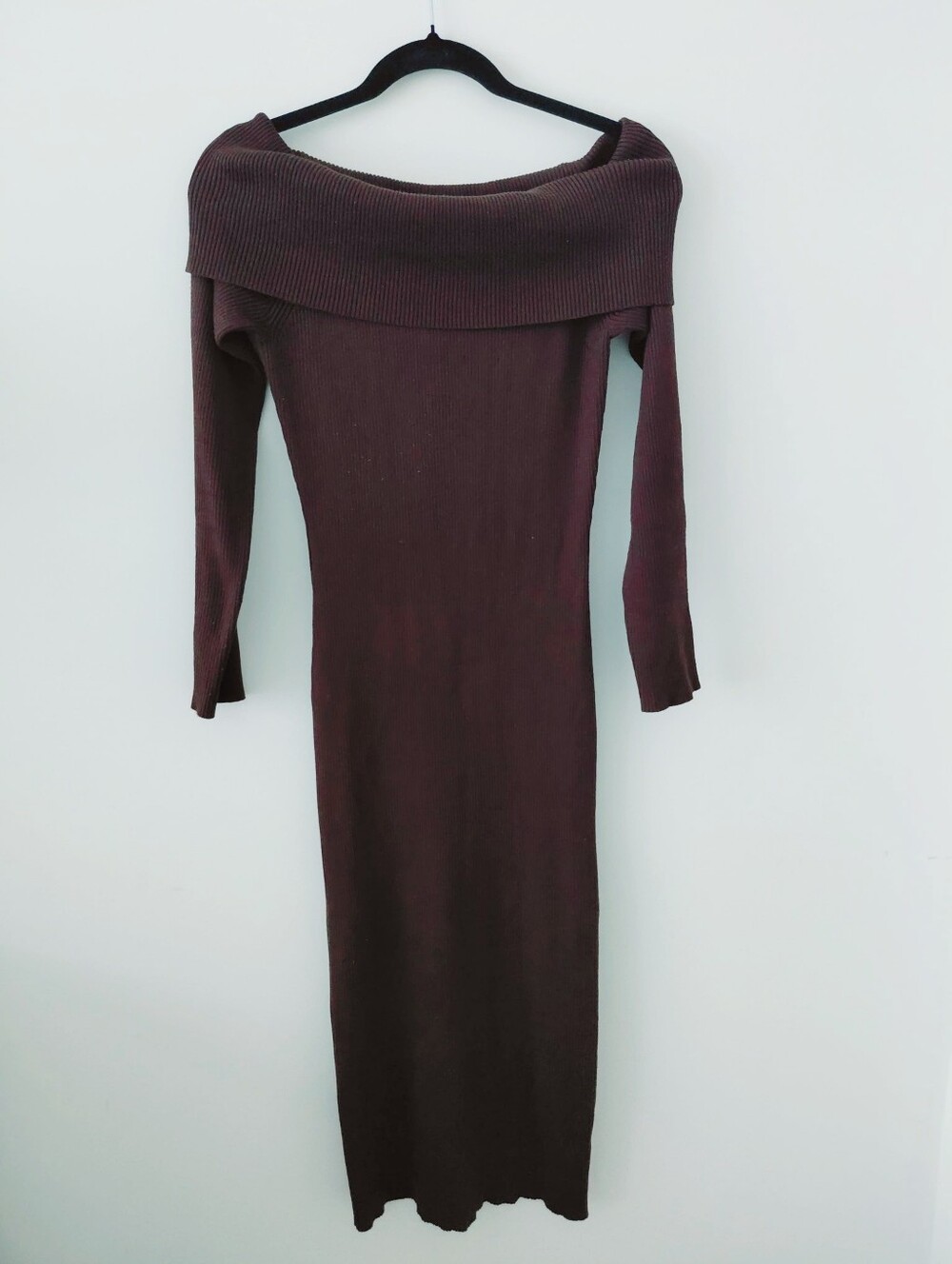 J for Justify Off-Shoulder Ribbed Long Sleeve Midi Dress - Brown